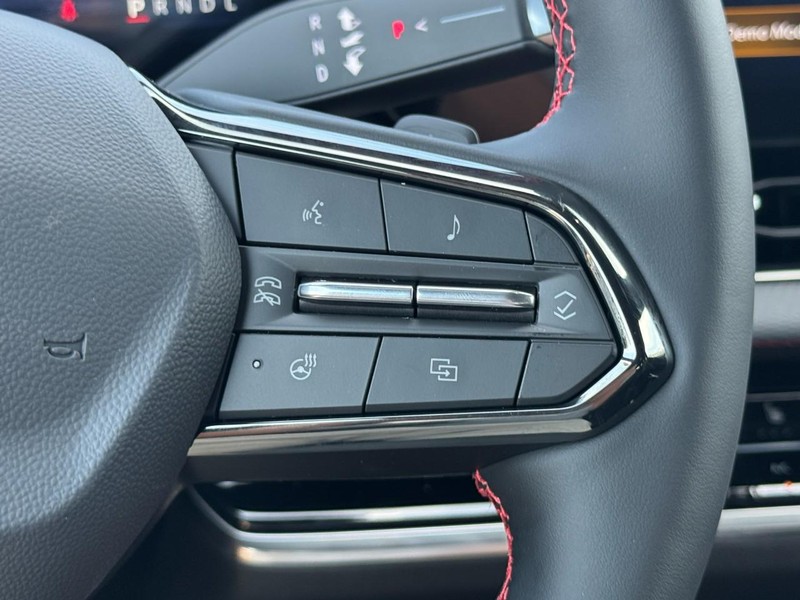 Chevrolet Equinox Vehicle Image 12
