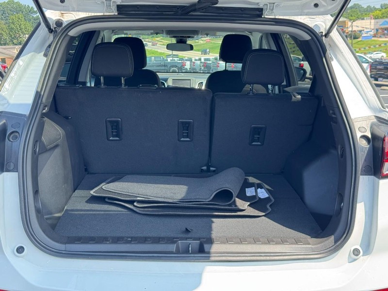 Chevrolet Equinox Vehicle Image 04