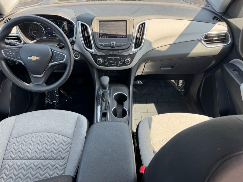 Chevrolet Equinox Vehicle Image 11
