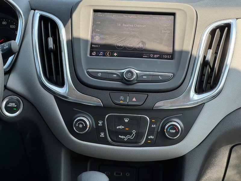 Chevrolet Equinox Vehicle Image 13