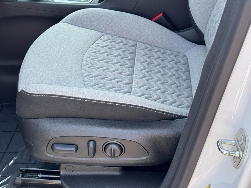 Chevrolet Equinox Vehicle Image 17