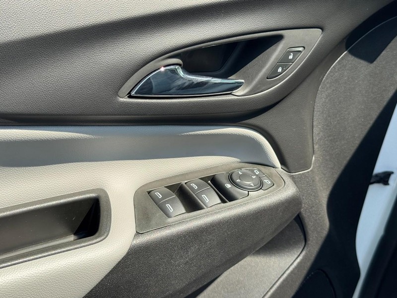 Chevrolet Equinox Vehicle Image 18