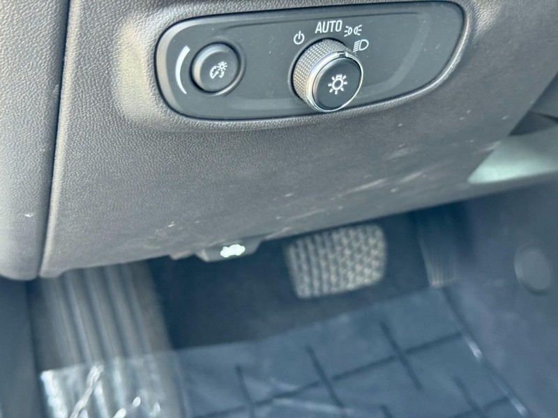 Chevrolet Equinox Vehicle Image 19