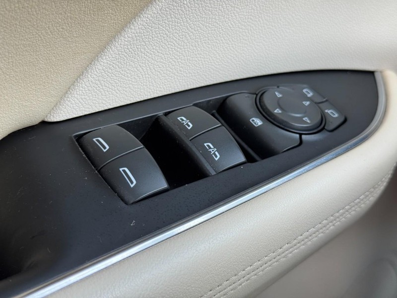 Buick Envision Vehicle Full-screen Gallery Image 21