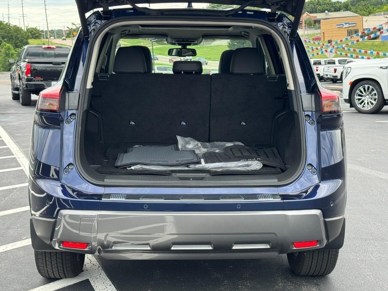 Nissan Rogue Vehicle Image 05