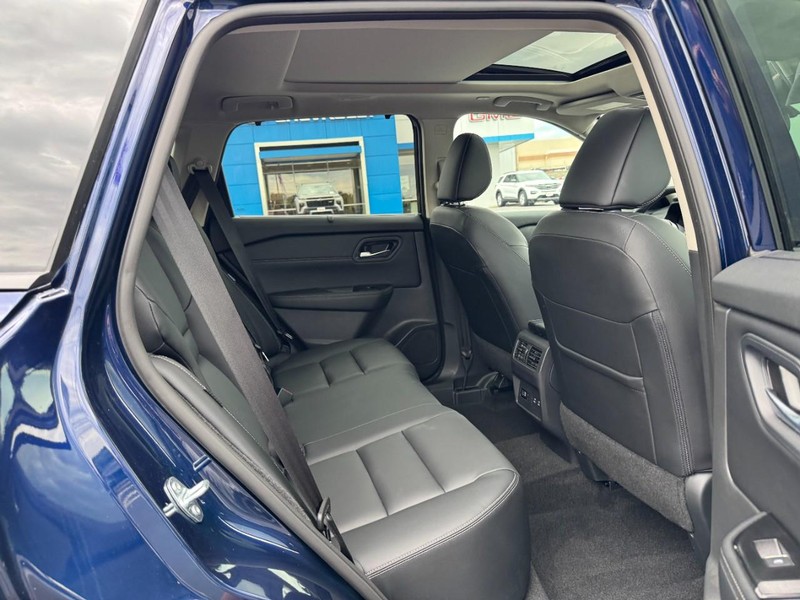 Nissan Rogue Vehicle Image 10