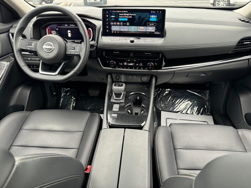 Nissan Rogue Vehicle Image 11