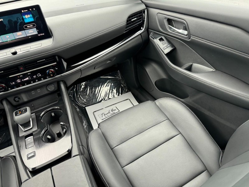 Nissan Rogue Vehicle Image 15