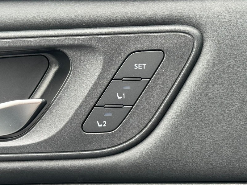 Nissan Rogue Vehicle Image 16
