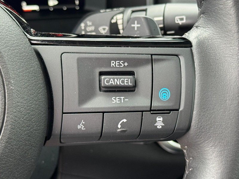 Nissan Rogue Vehicle Image 18