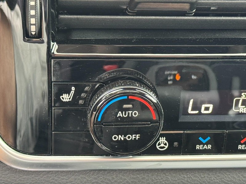 Nissan Rogue Vehicle Image 20