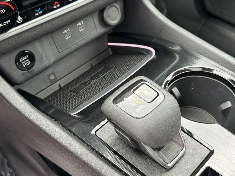 Nissan Rogue Vehicle Image 21