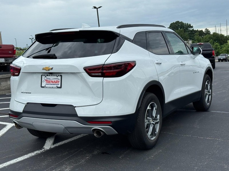 Chevrolet Blazer Vehicle Full-screen Gallery Image 03