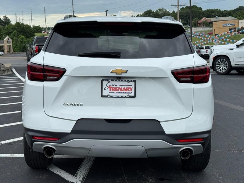 Chevrolet Blazer Vehicle Full-screen Gallery Image 04