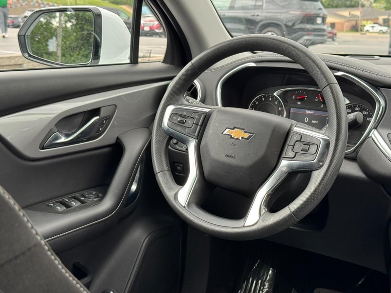 Chevrolet Blazer Vehicle Full-screen Gallery Image 12