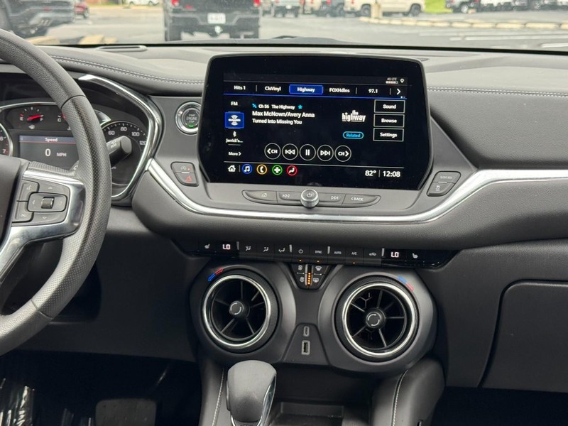 Chevrolet Blazer Vehicle Full-screen Gallery Image 13