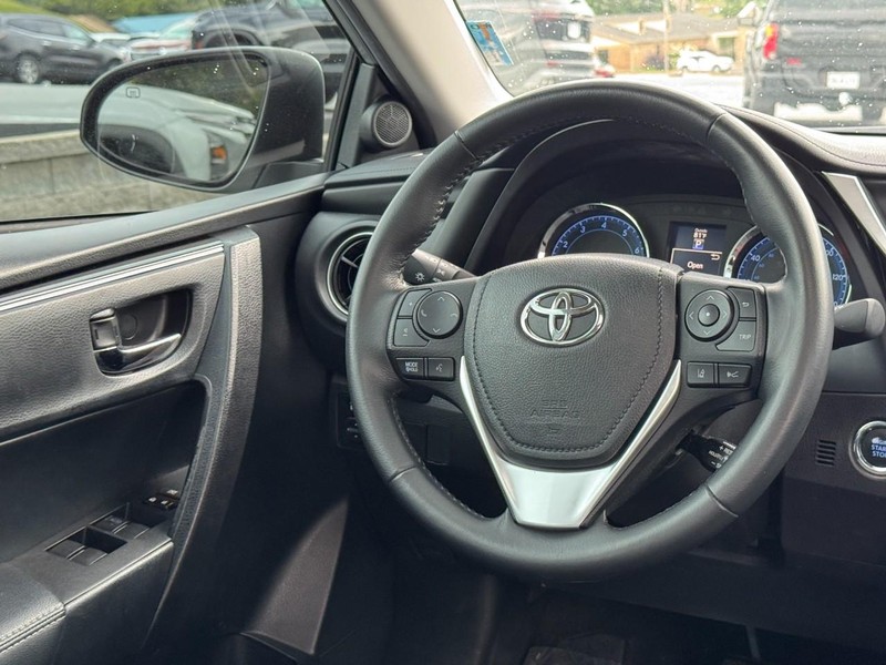 Toyota Corolla Vehicle Image 12