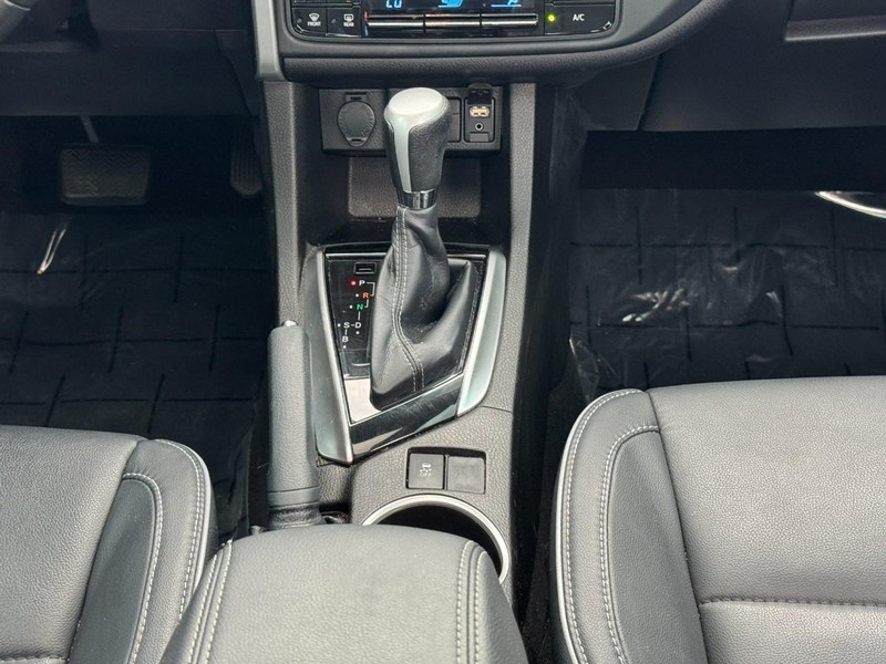 Toyota Corolla Vehicle Image 14