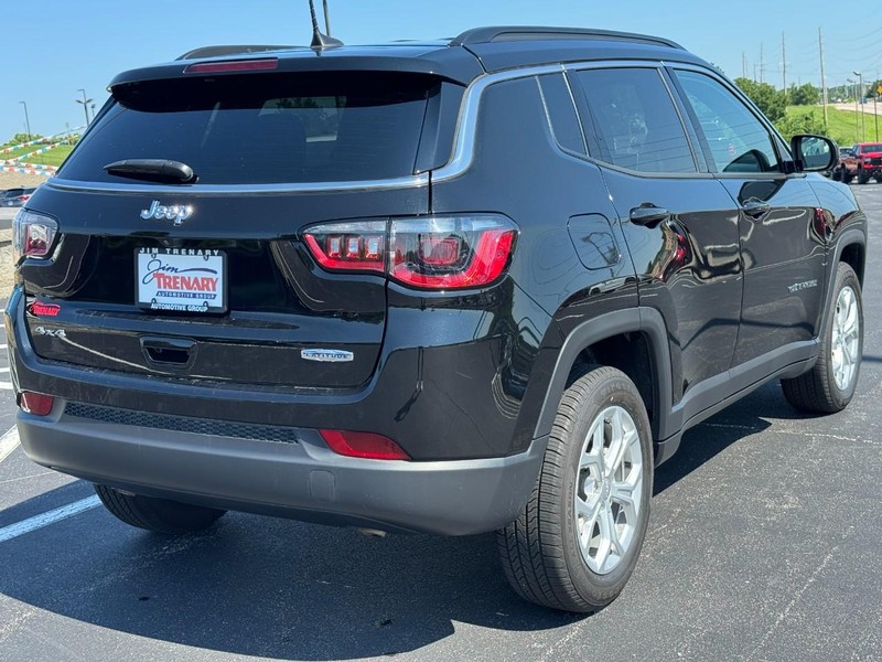Jeep Compass Vehicle Image 03