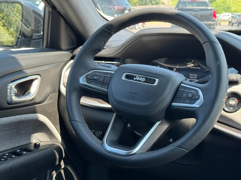 Jeep Compass Vehicle Image 12