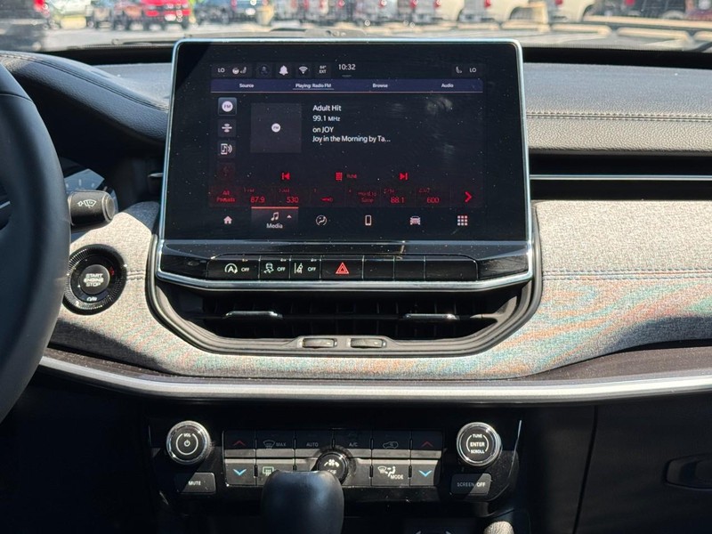 Jeep Compass Vehicle Image 13