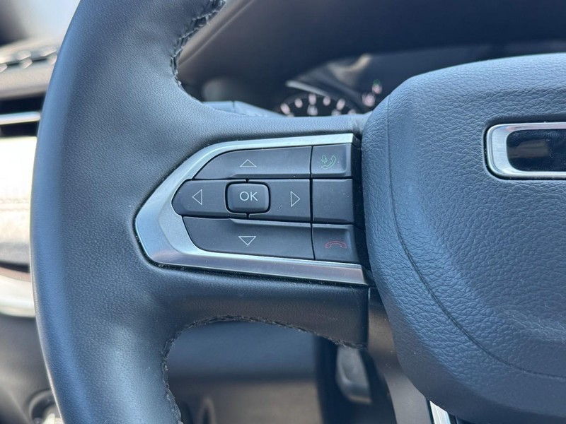 Jeep Compass Vehicle Image 16