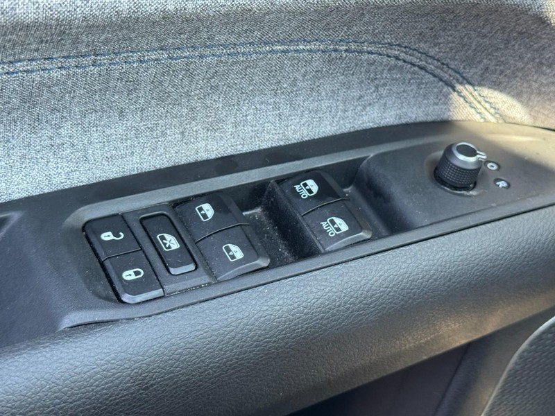 Jeep Compass Vehicle Image 22