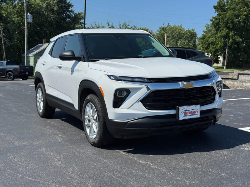 Chevrolet TrailBlazer Vehicle Image 02