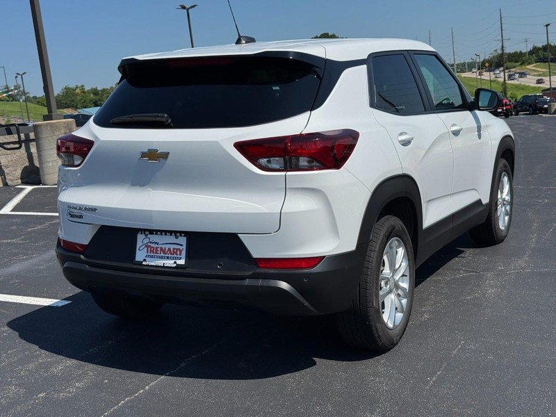 Chevrolet TrailBlazer Vehicle Image 03