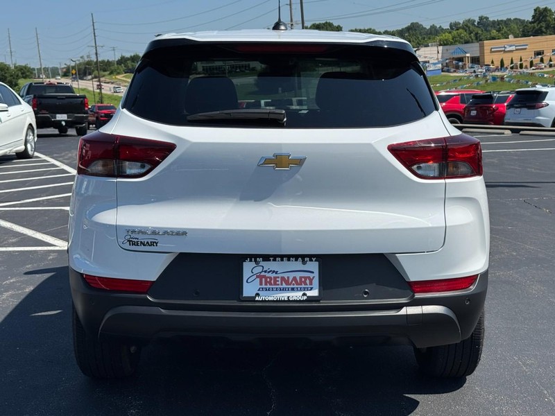 Chevrolet TrailBlazer Vehicle Image 04