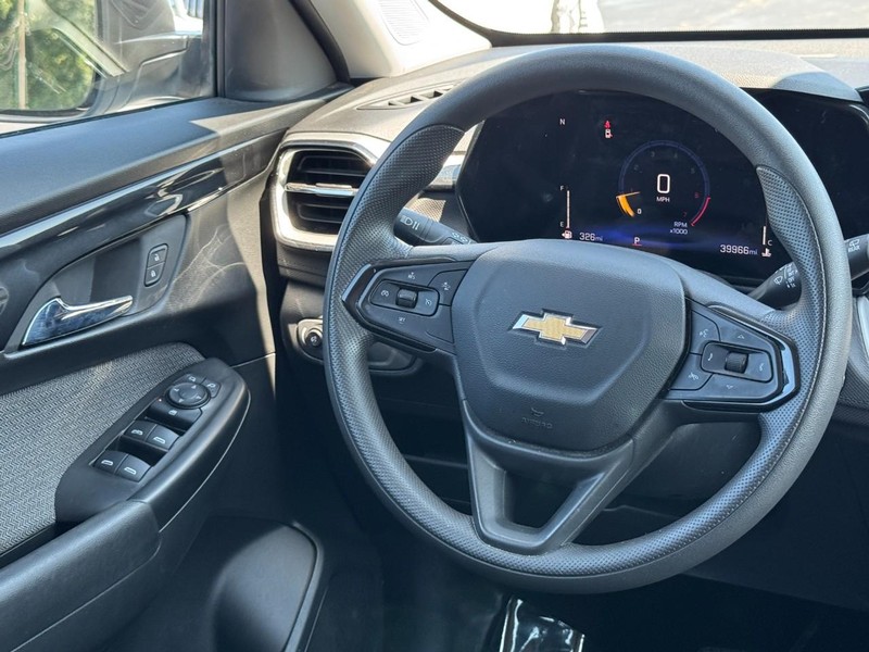 Chevrolet TrailBlazer Vehicle Image 12