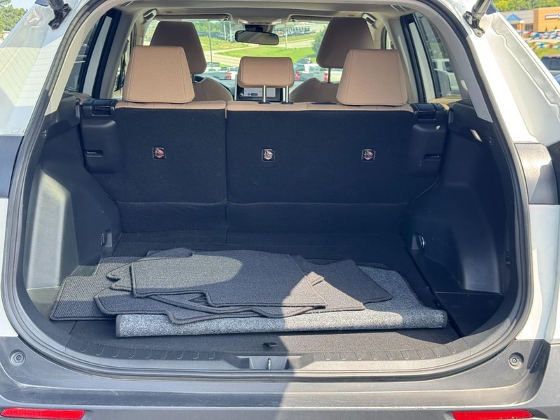 Toyota RAV4 Vehicle Image 04