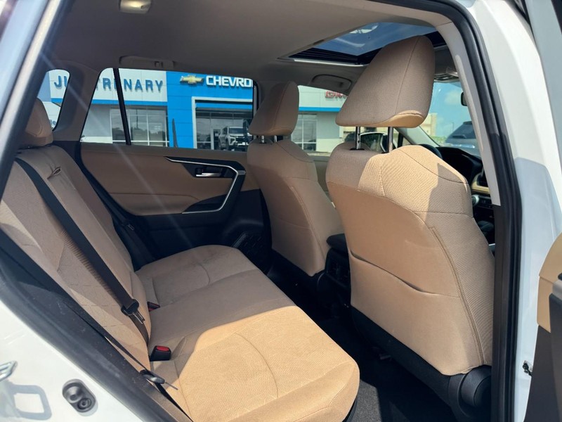 Toyota RAV4 Vehicle Image 10