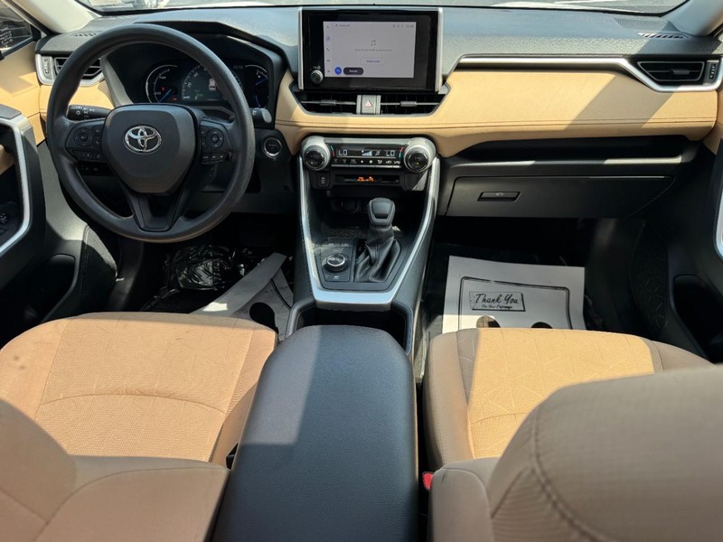 Toyota RAV4 Vehicle Image 11