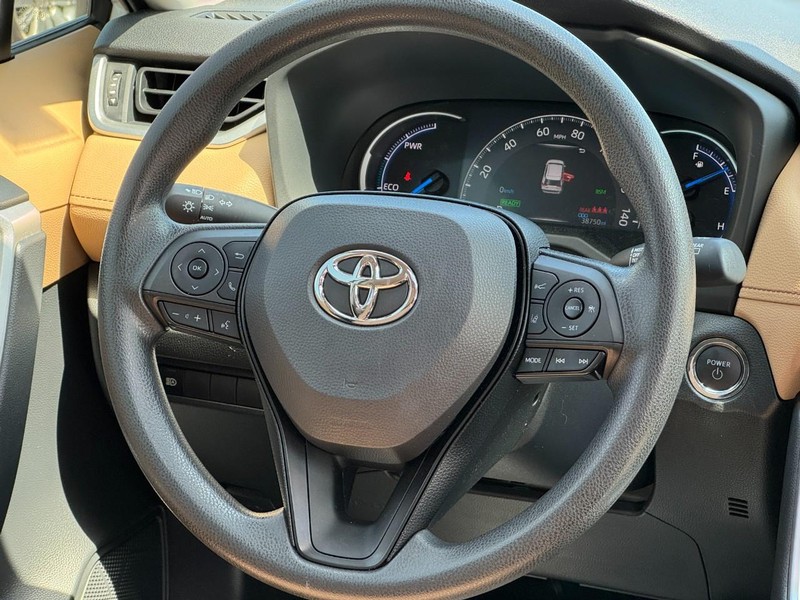 Toyota RAV4 Vehicle Image 12