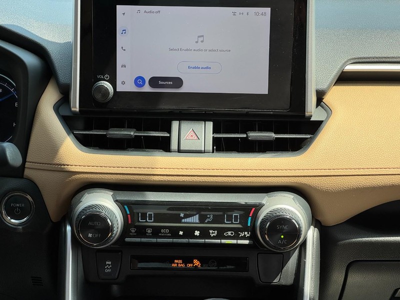 Toyota RAV4 Vehicle Image 13