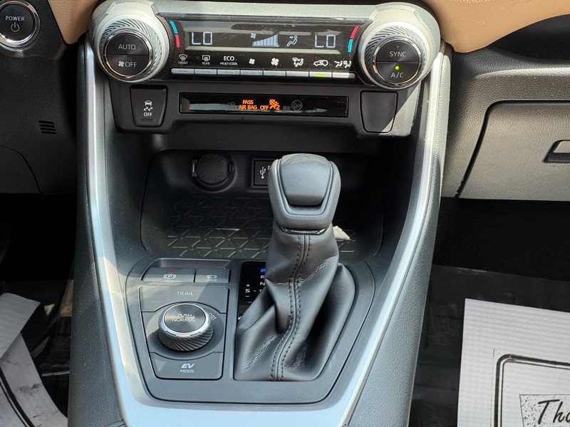 Toyota RAV4 Vehicle Image 14