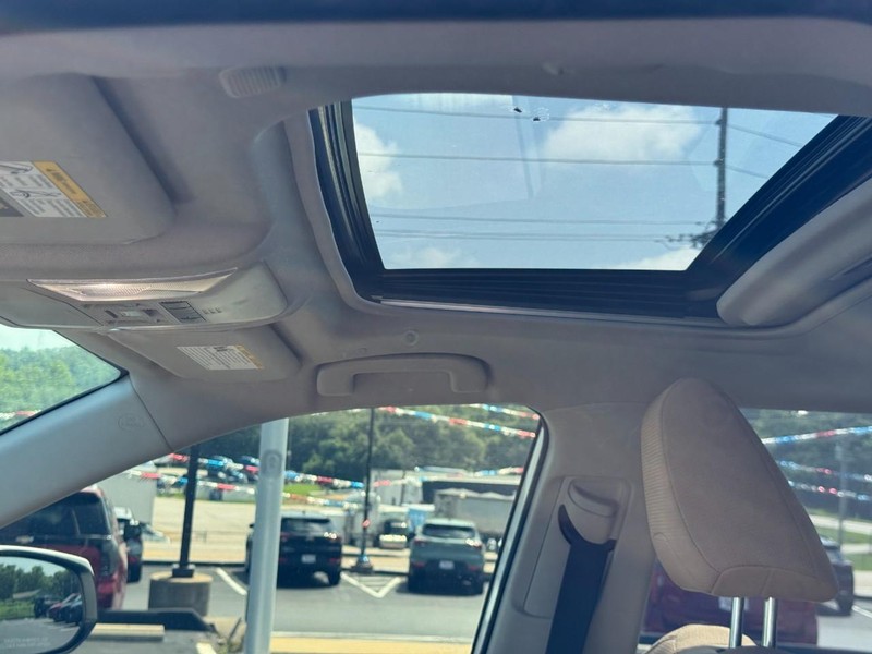 Toyota RAV4 Vehicle Image 18