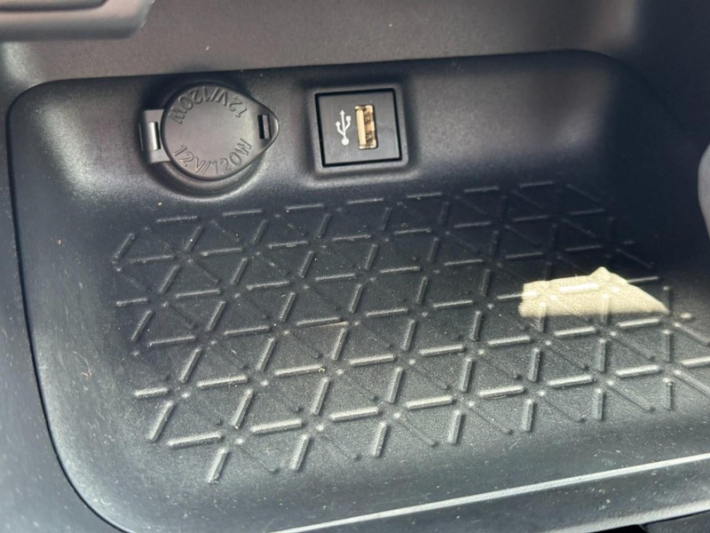 Toyota RAV4 Vehicle Image 23