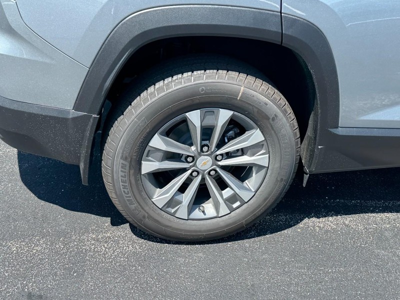 Chevrolet Equinox Vehicle Image 05