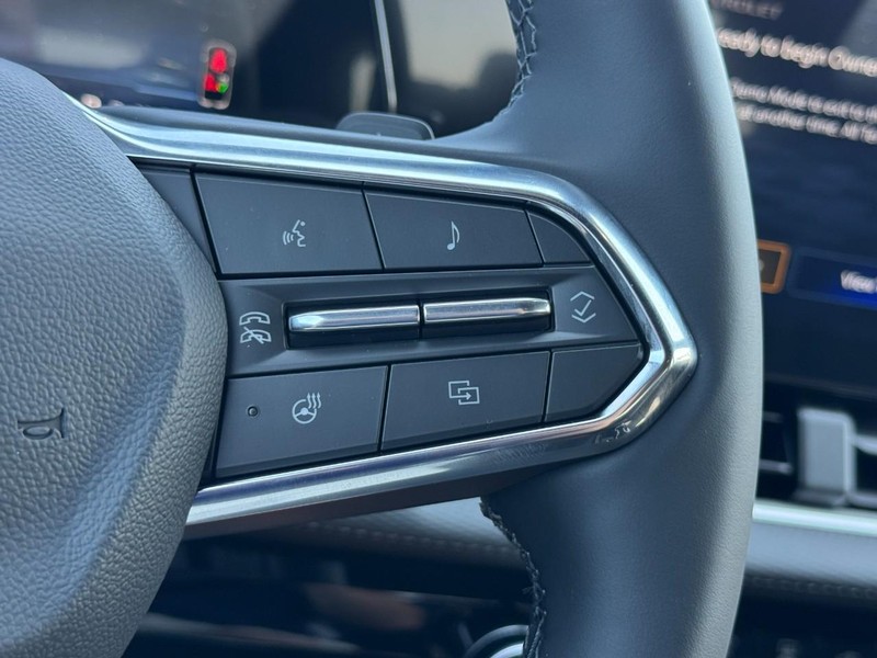 Chevrolet Equinox Vehicle Image 12