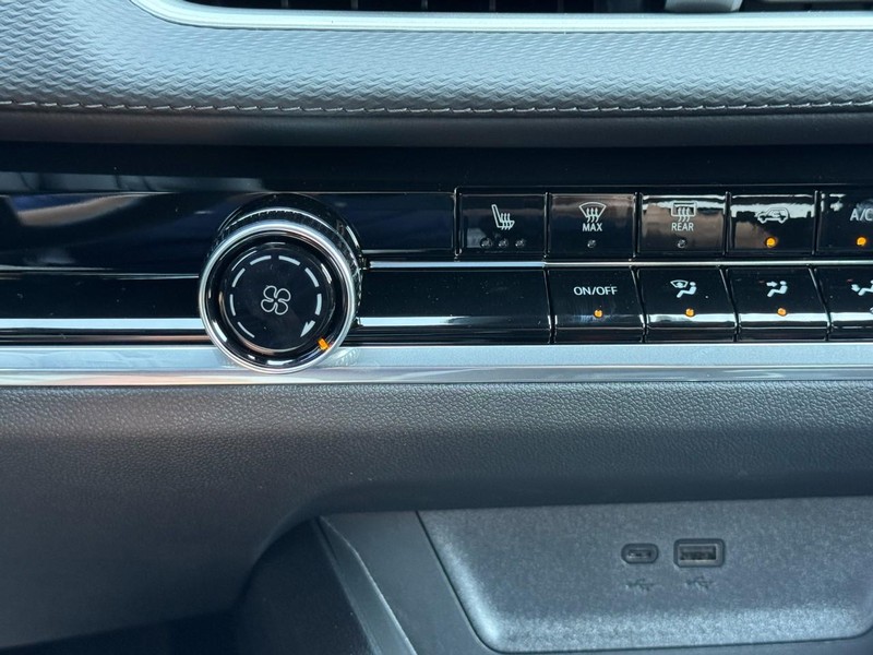 Chevrolet Equinox Vehicle Image 13