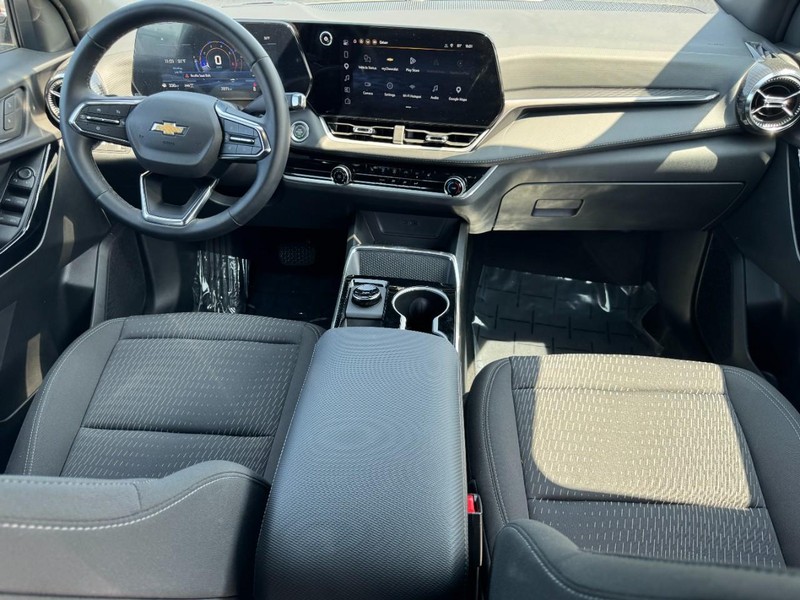 Chevrolet Equinox Vehicle Image 11