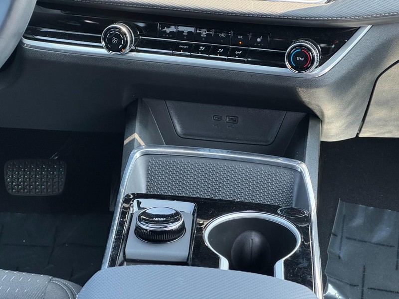 Chevrolet Equinox Vehicle Image 14