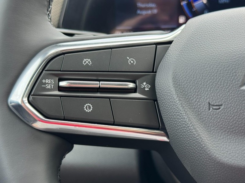 Chevrolet Equinox Vehicle Image 11