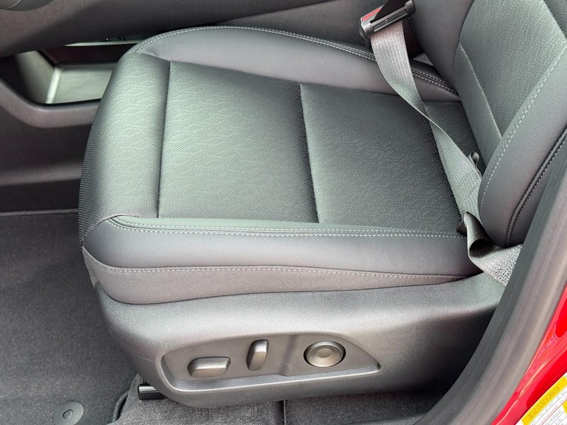 Chevrolet Equinox Vehicle Image 15
