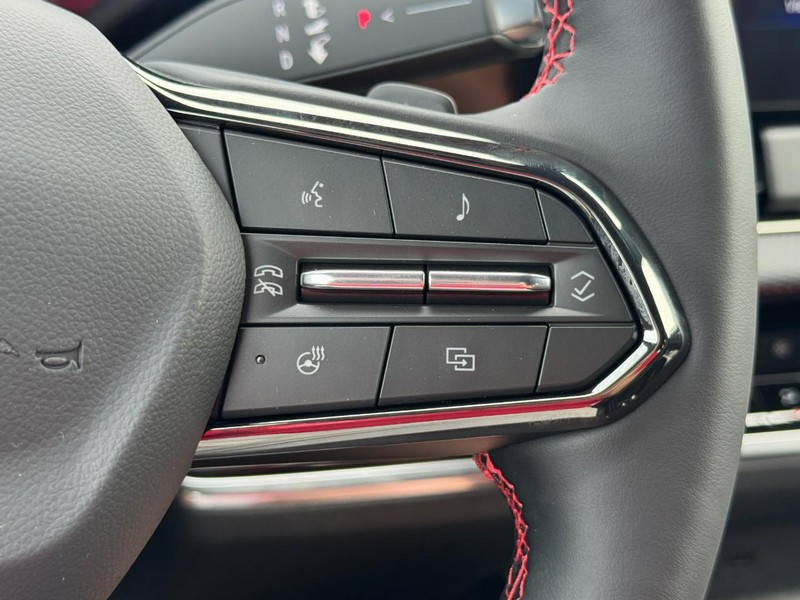Chevrolet Equinox Vehicle Image 12