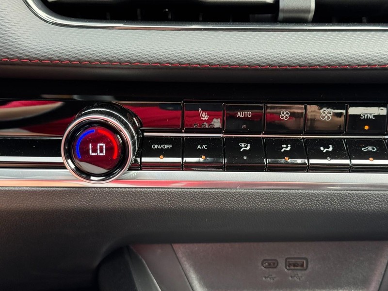 Chevrolet Equinox Vehicle Image 13