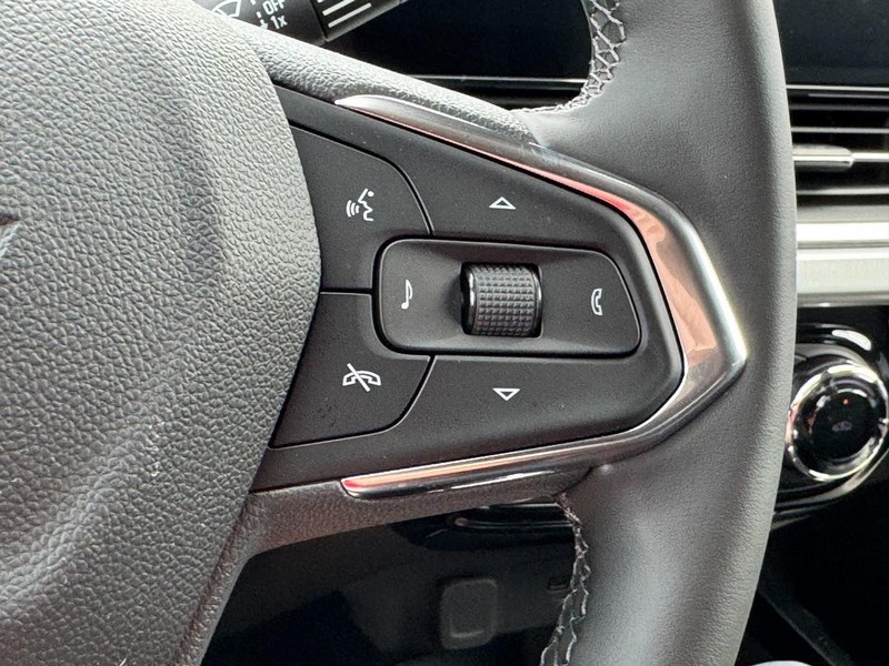 Chevrolet Trax Vehicle Image 12