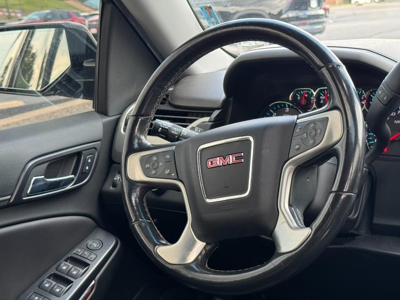 GMC Yukon Vehicle Image 14
